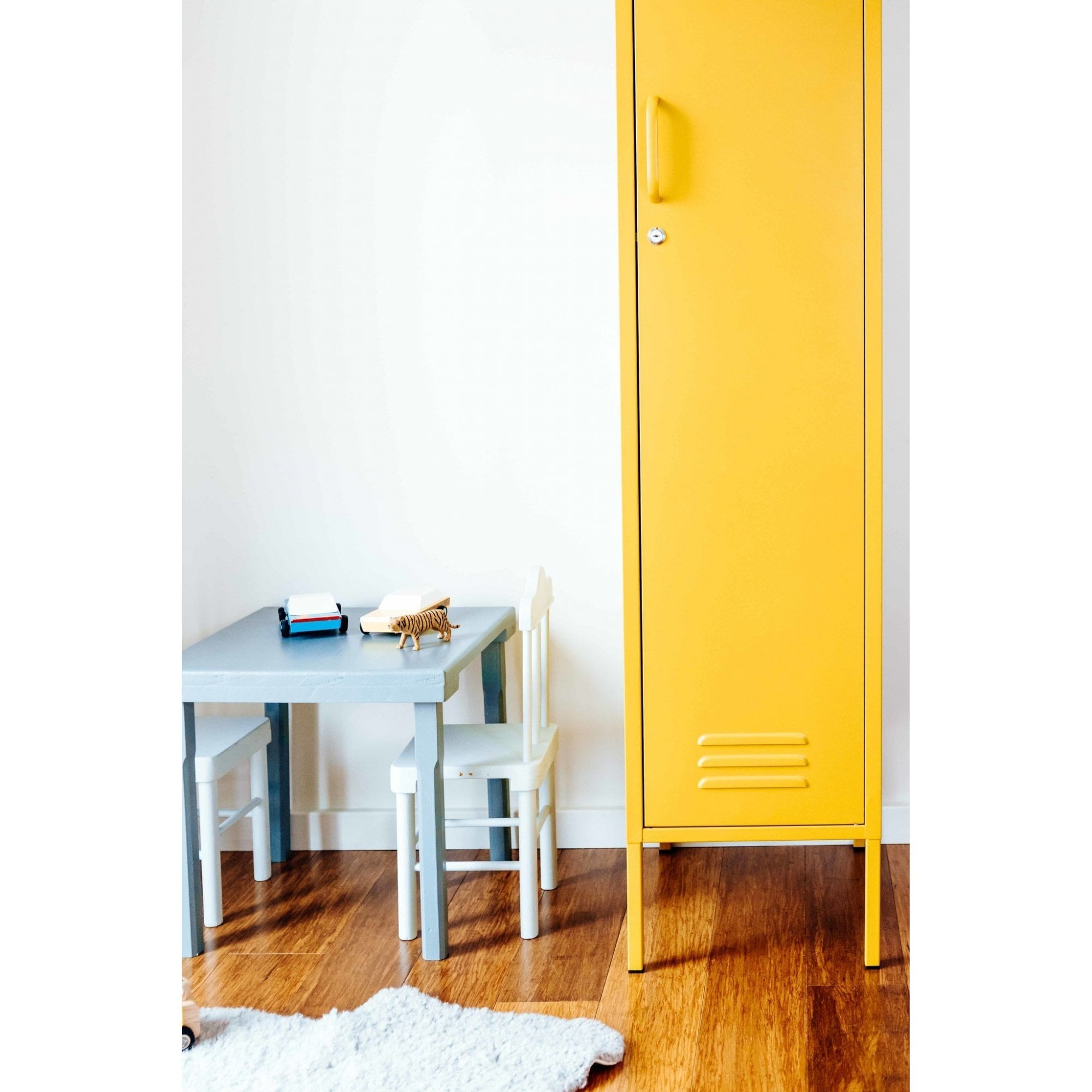 THE SKINNY LOCKER