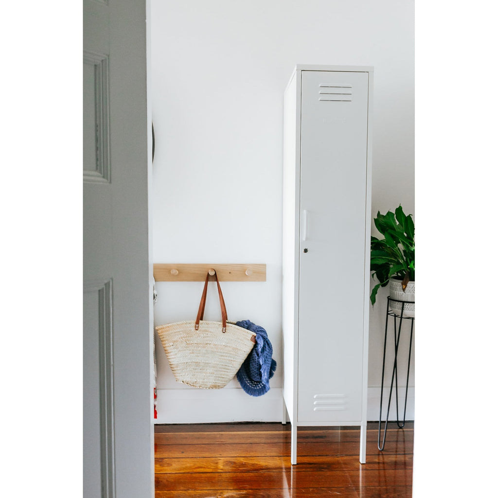 THE SKINNY LOCKER