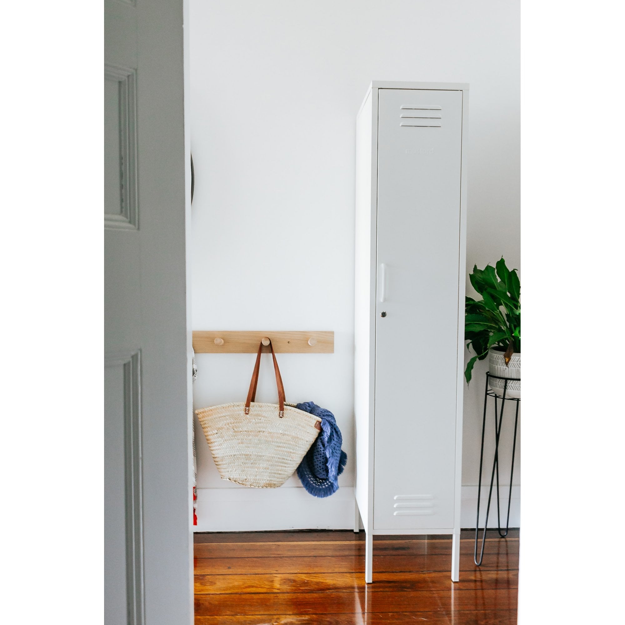 THE SKINNY LOCKER