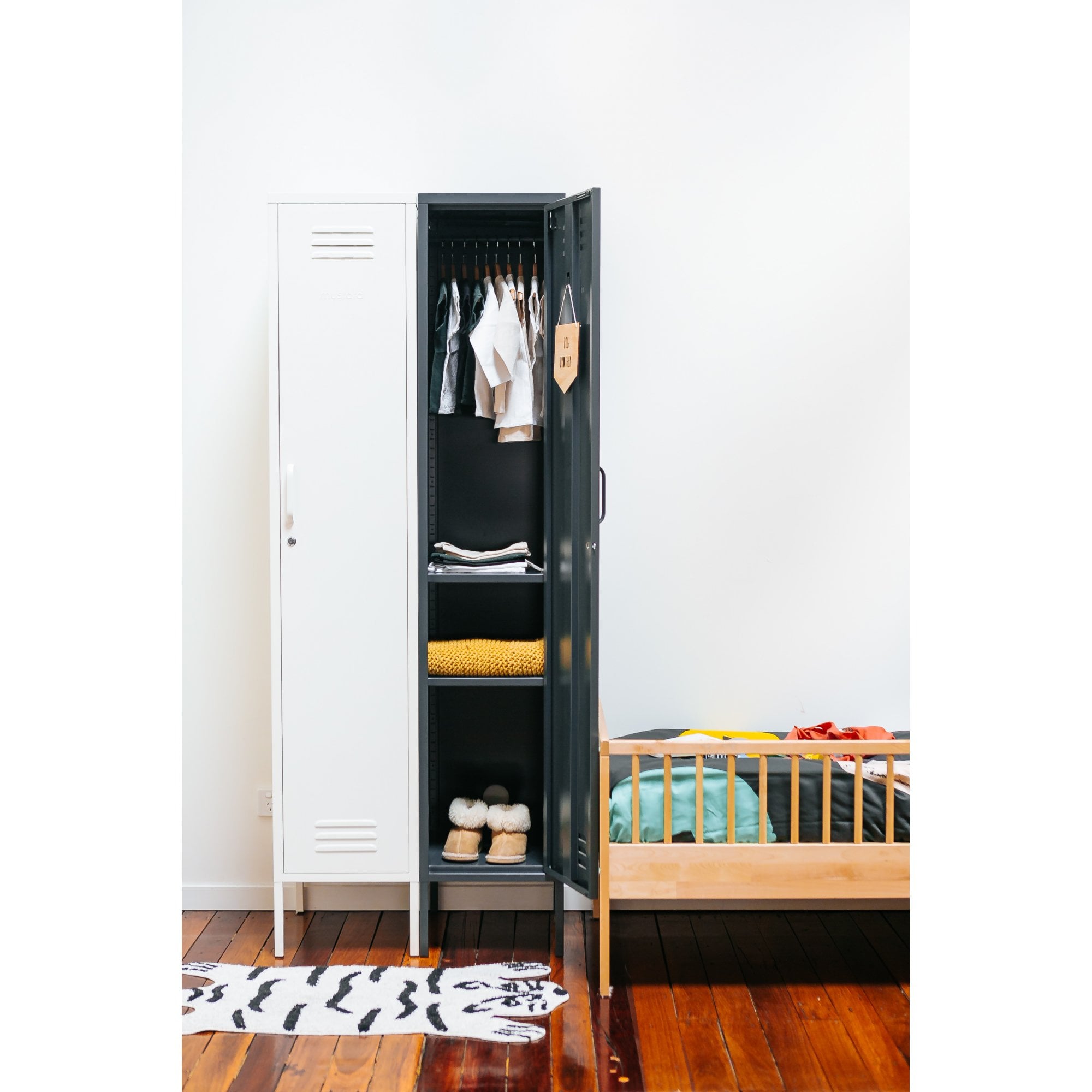 THE SKINNY LOCKER