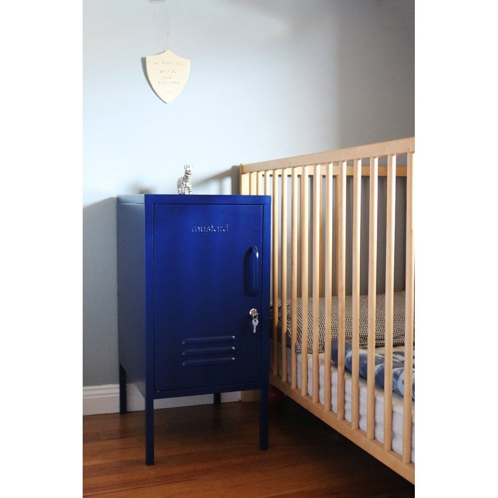 THE SHORTY LOCKER TO THE LEFT