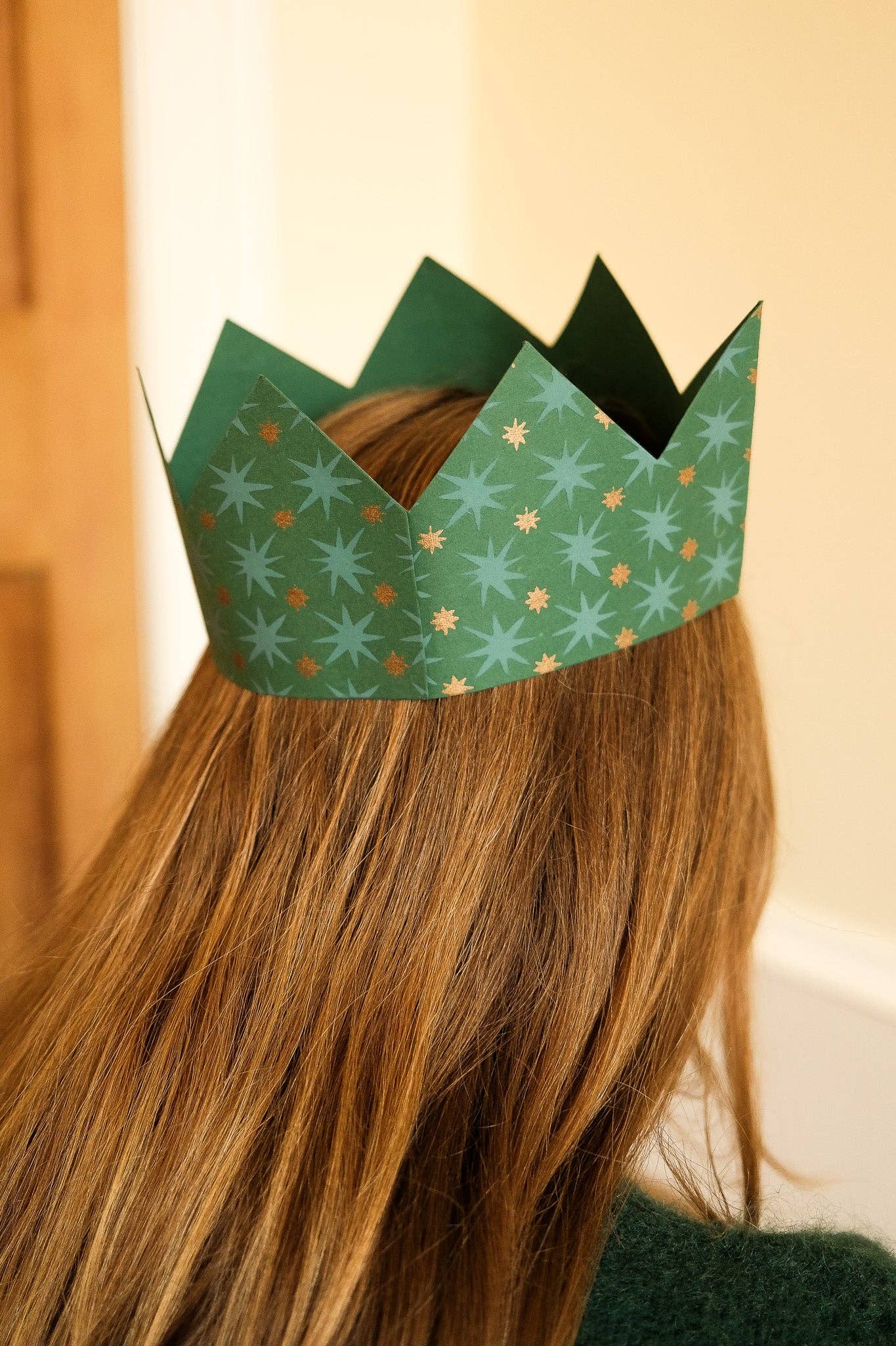 6 FESTIVE PARTY CROWNS