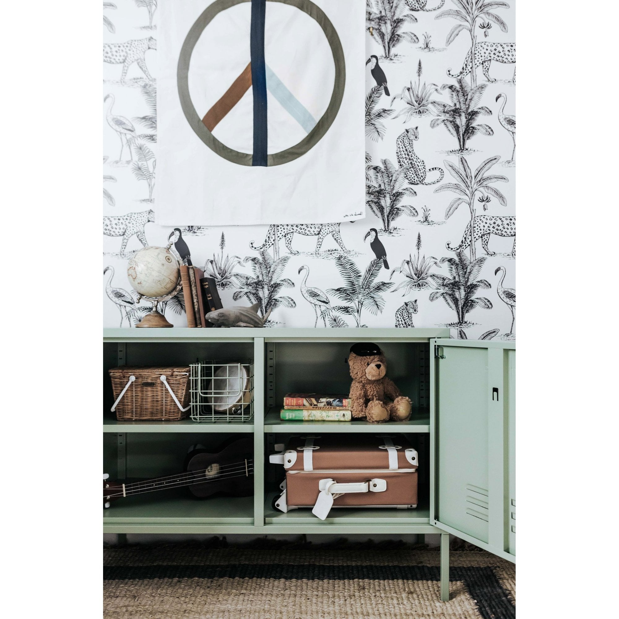 THE LOWDOWN LOCKER