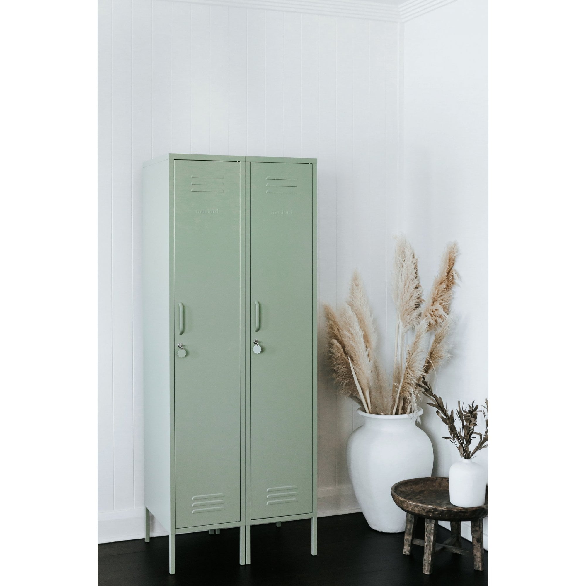 THE SKINNY LOCKER
