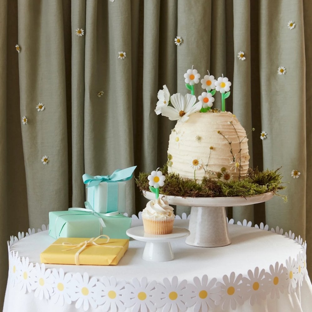6 DAISY SHAPED CANDLES