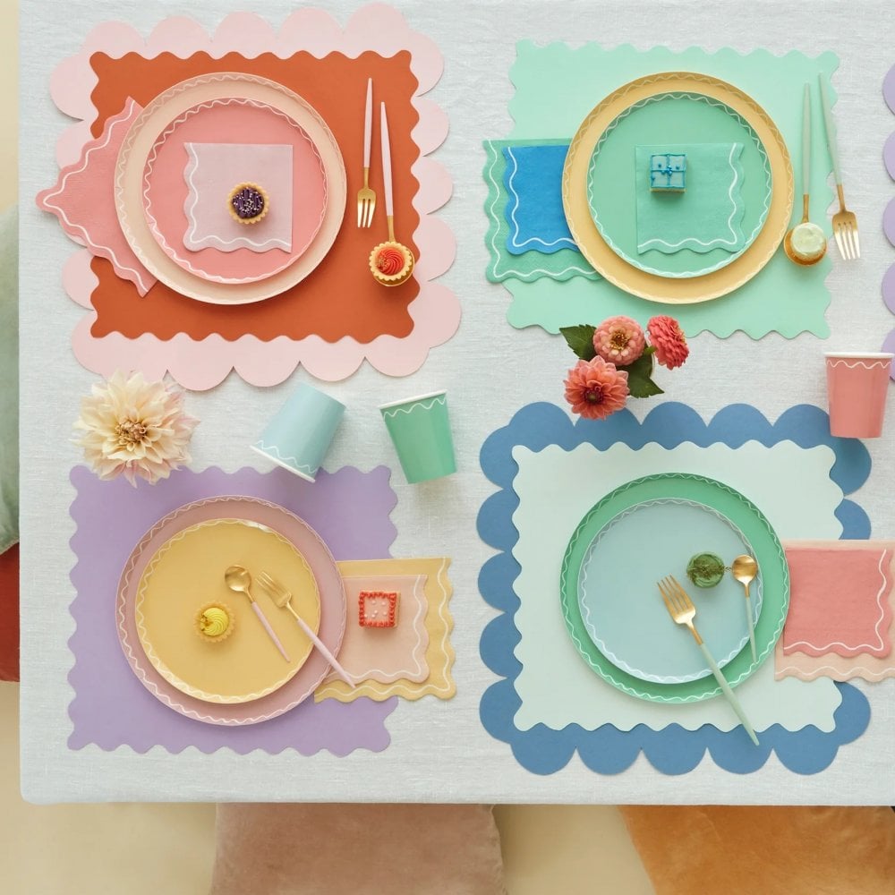8 MIXED WAVY LINE DINNER PLATES