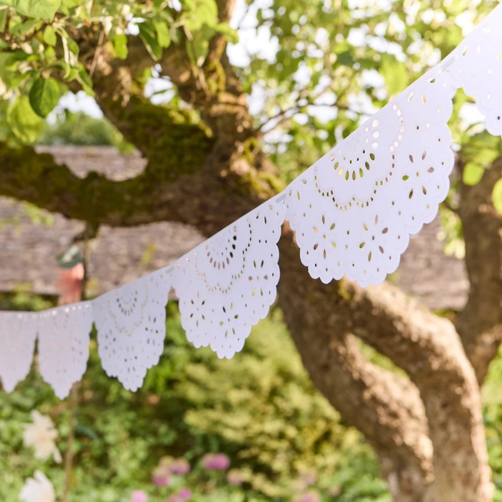 BRODERIE ANGLAISE LACE PAPER GARLAND - WHITE