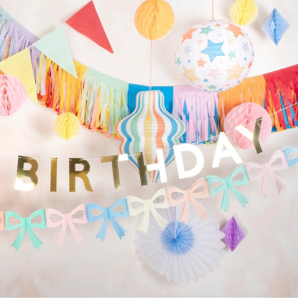 GOLD SCALLOP HAPPY BIRTHDAY GARLAND