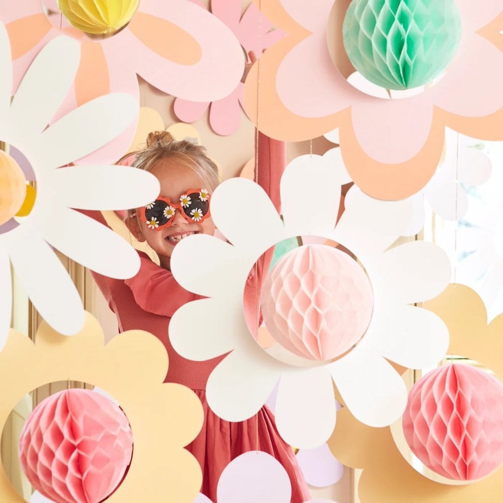 GROOVY FLOWER HANGING DECORATIONS