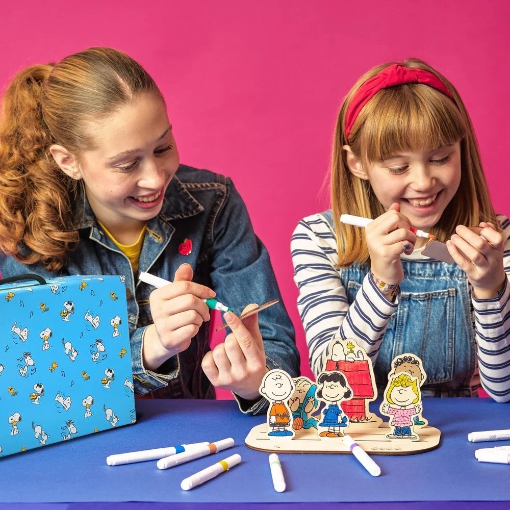 OOLY x PEANUTS COLOUR-IN WOODEN SCENE KIT (6 YEARS+)