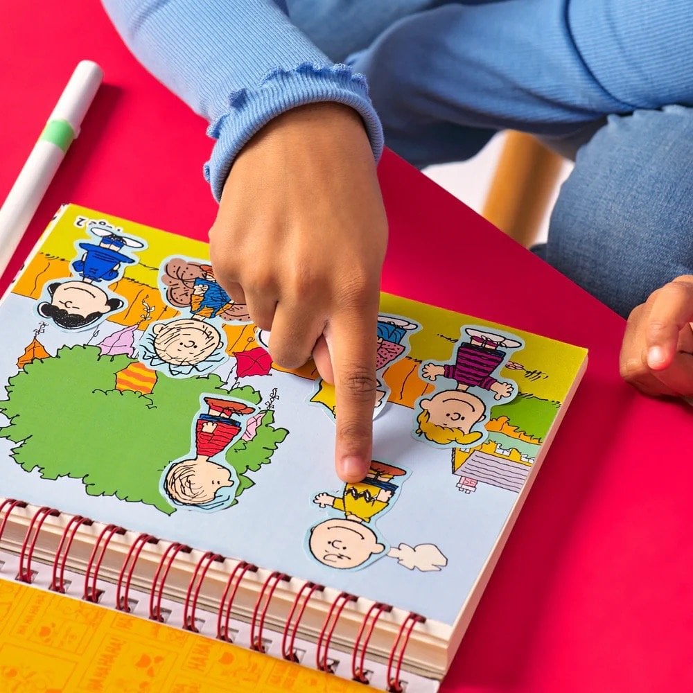 OOLY x PEANUTS ART SUPPLIES - COLOUR YOUR OWN CASE (3 YEARS+)