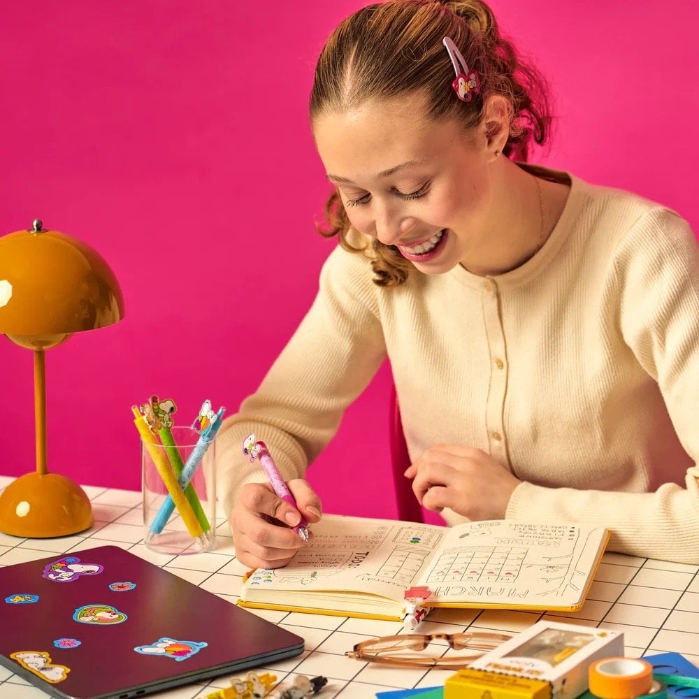 OOLY x PEANUTS - 4 BLACK INK RETRACTABLE GEL PENS (6 YEARS+)