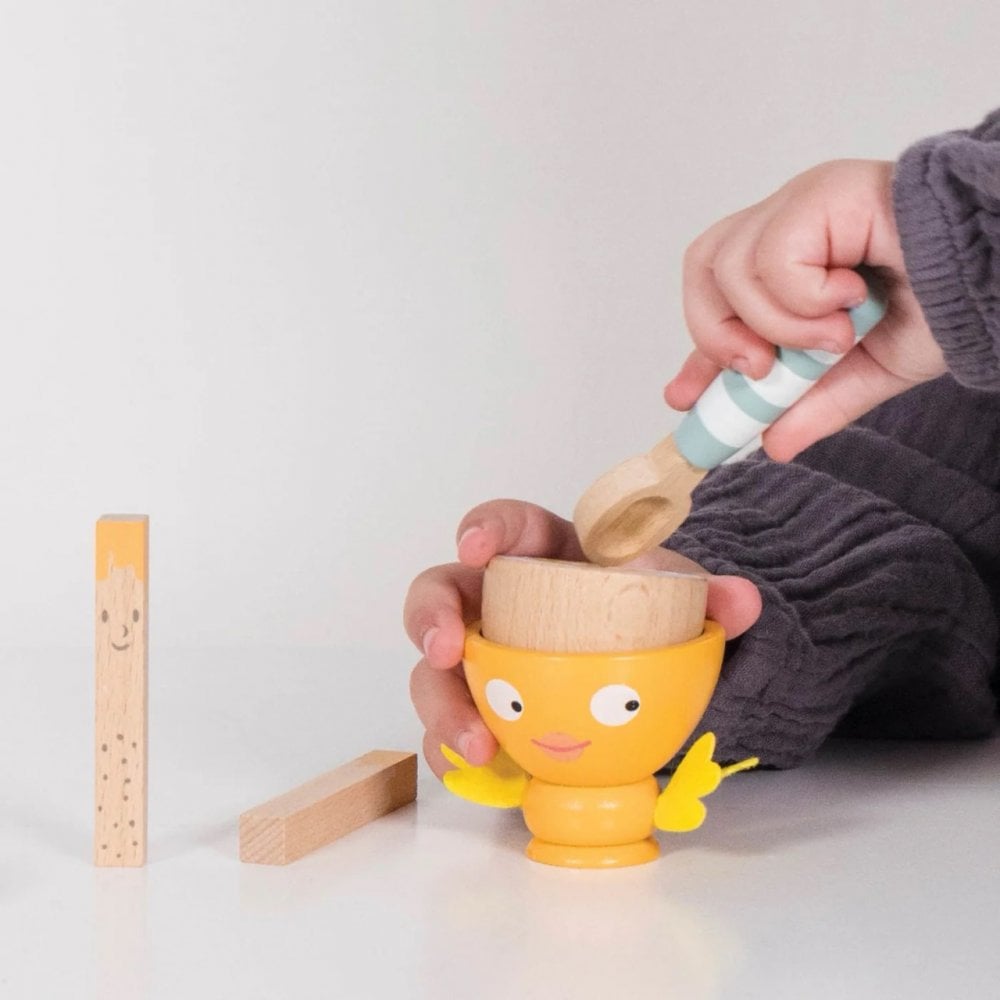 WOODEN EGG CUP + SOLDIERS