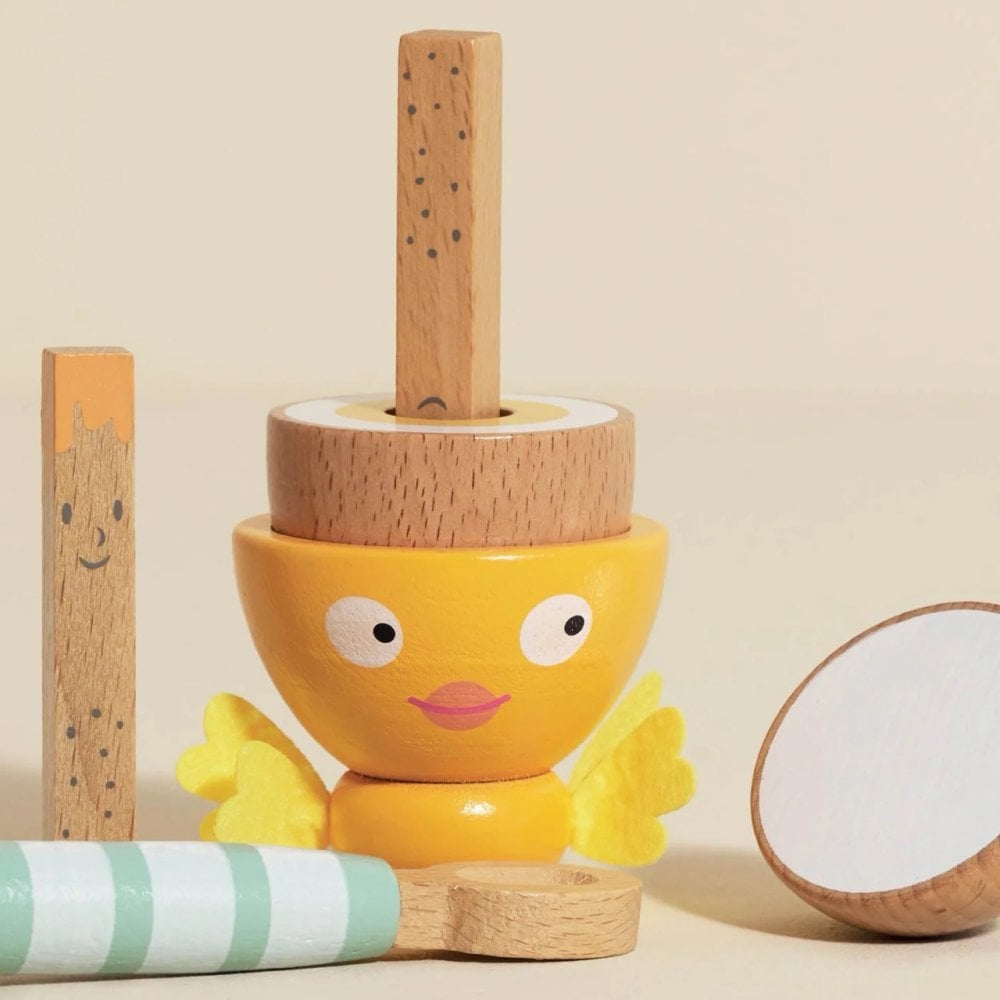 WOODEN EGG CUP + SOLDIERS