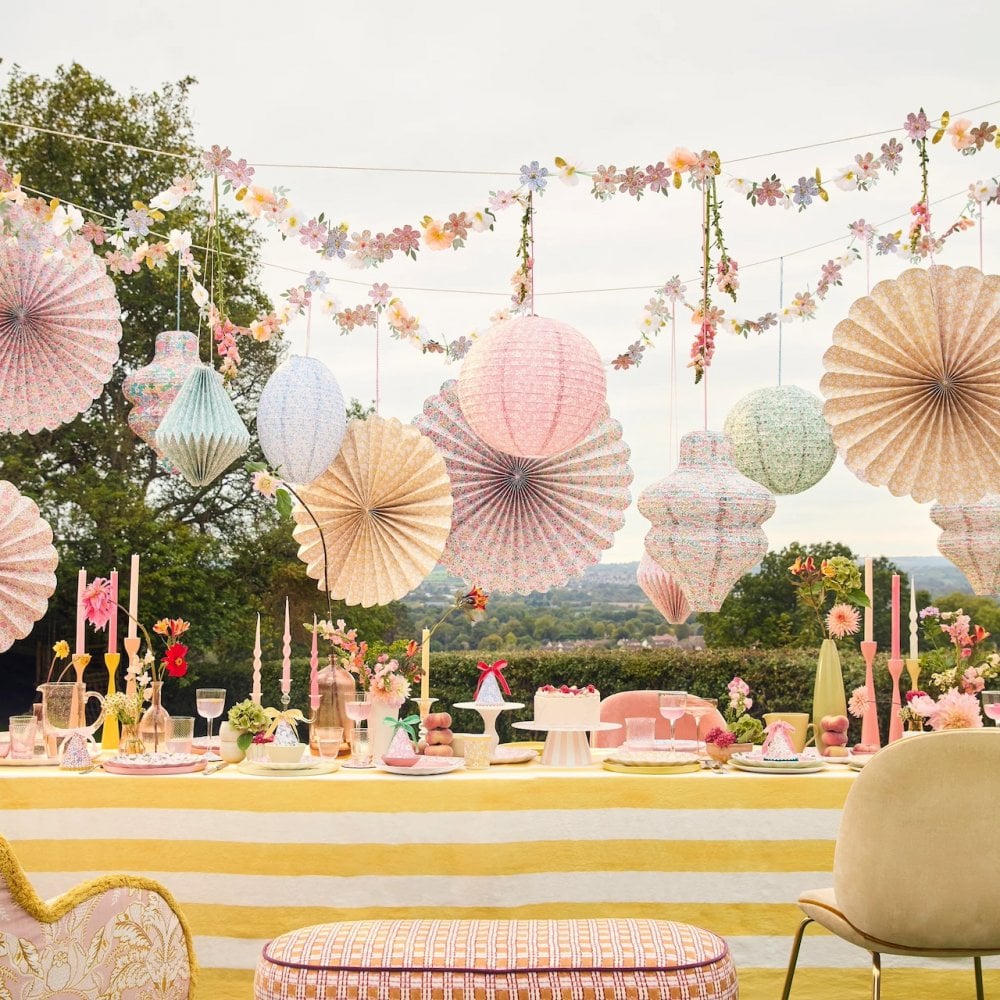 LIBERTY GIANT PINWHEEL DECORATIONS