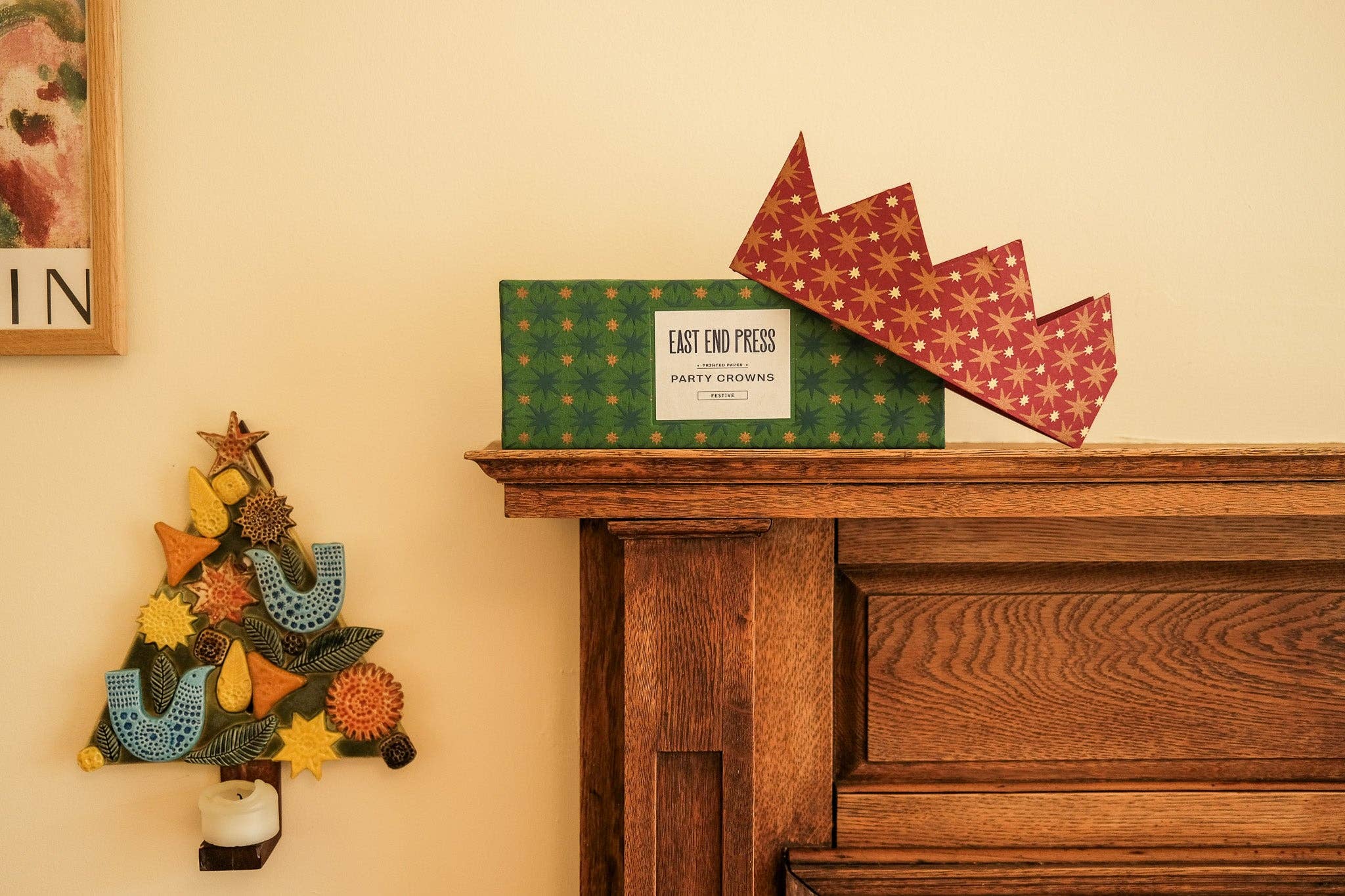 6 FESTIVE PARTY CROWNS