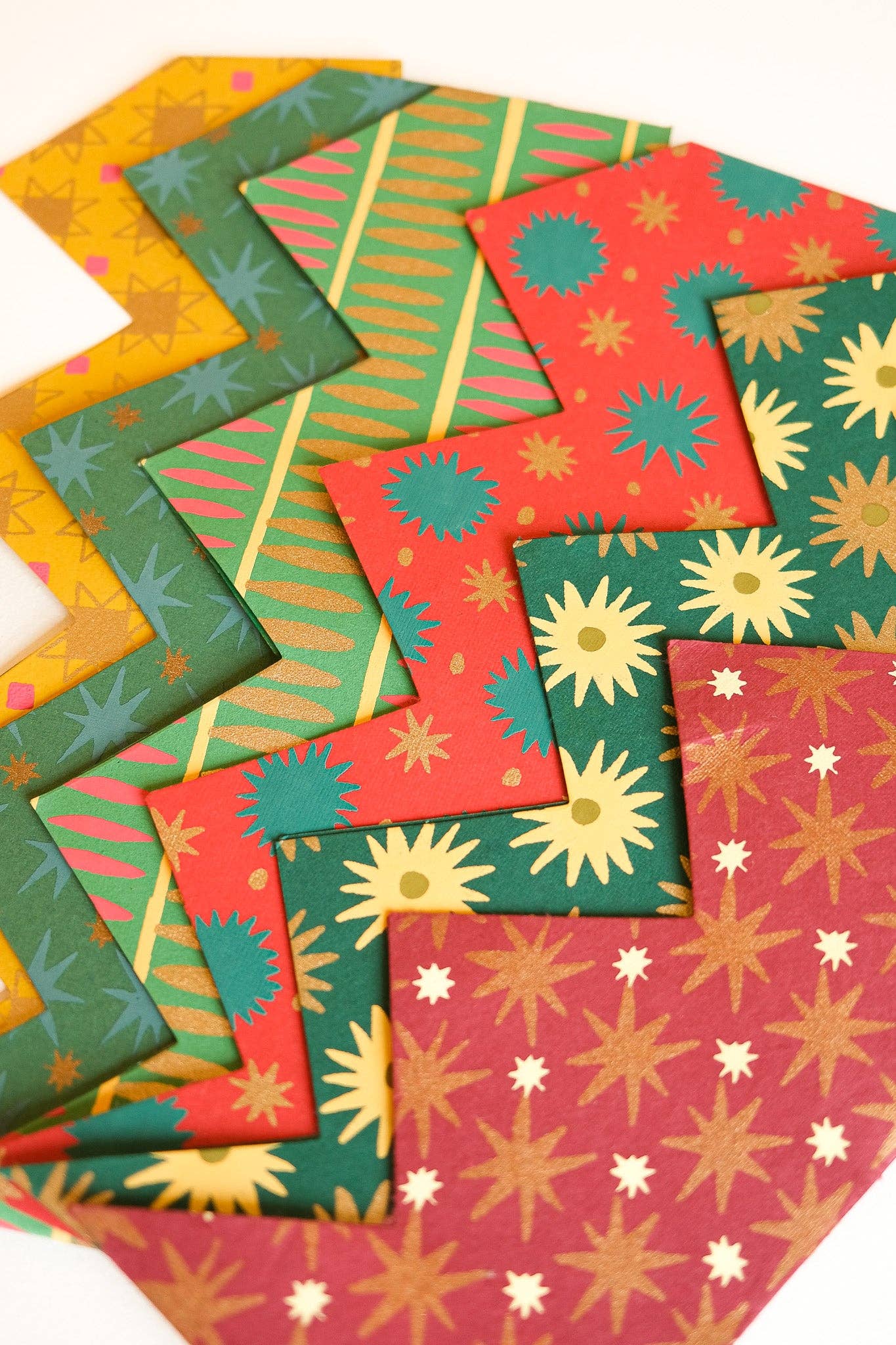 6 FESTIVE PARTY CROWNS