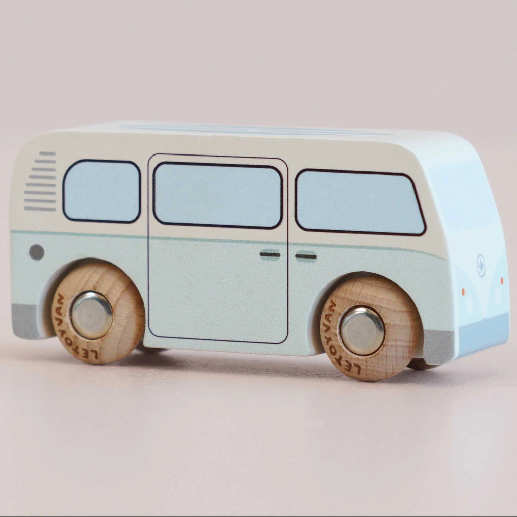 No. 29 GT160 DAISY WOODEN CAMPER VAN