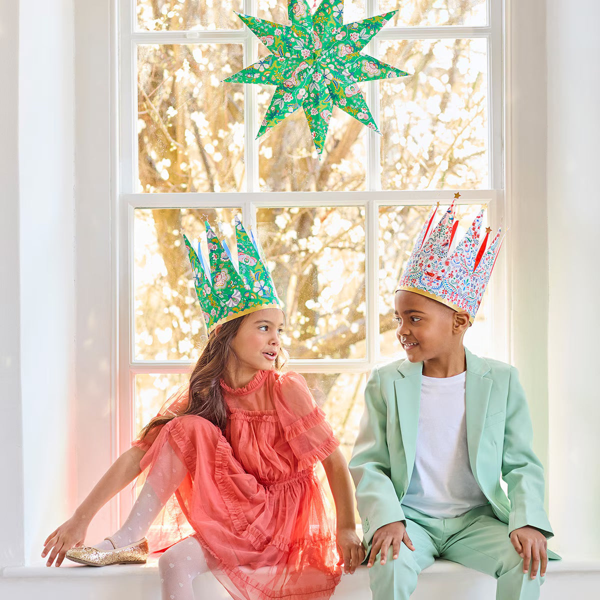 8 LIBERTY FESTIVE PARTY CROWNS