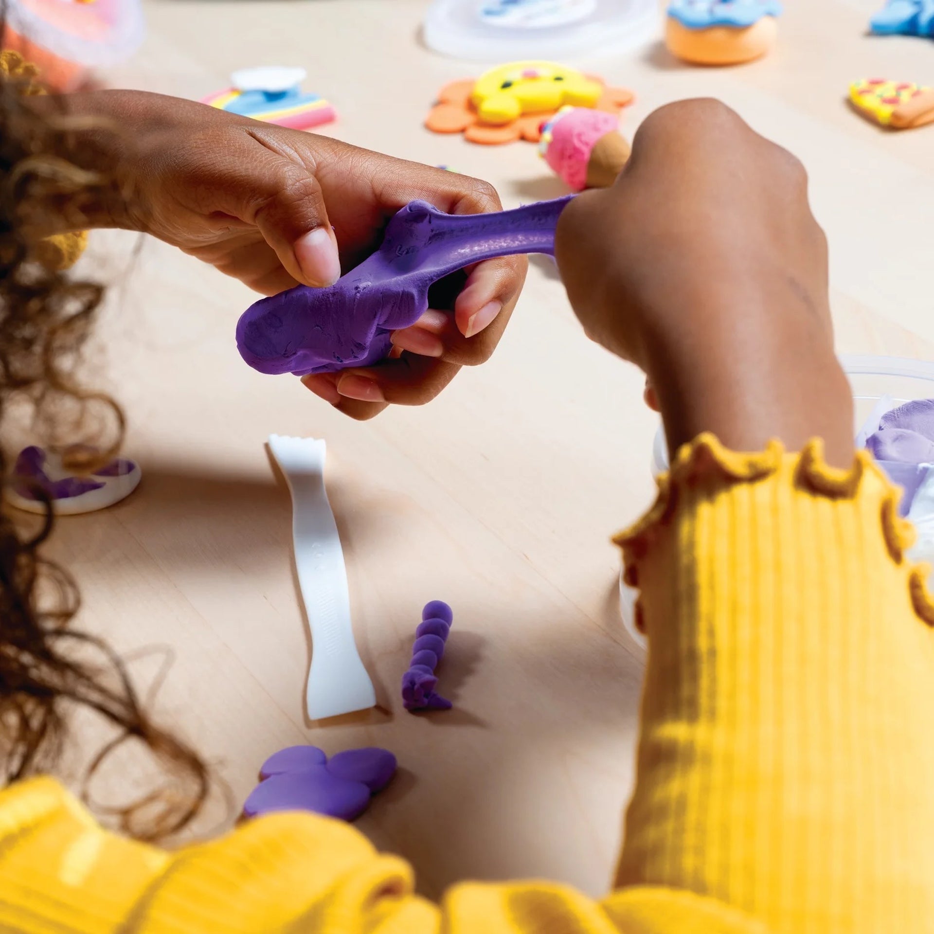 CREATIBLES DIY AIR DRY CLAY KIT - 24 COLOURS + TOOLS
