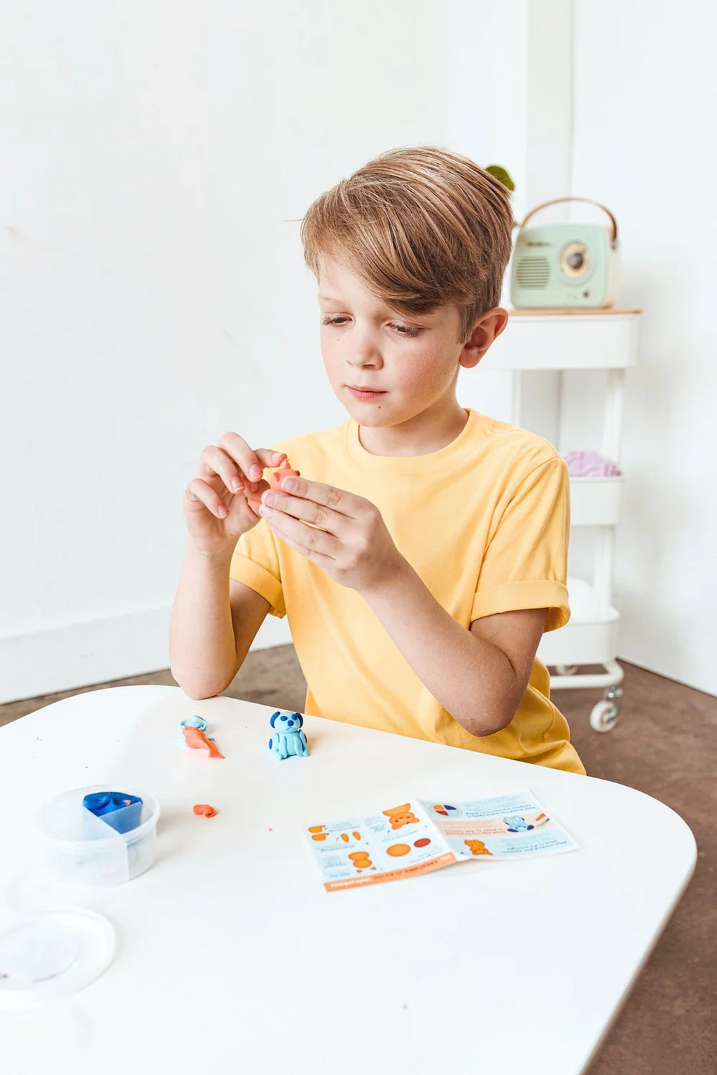 CREATIBLES DIY AIR DRY CLAY KIT 4 PIECE SET - PETS (6 YEARS+)