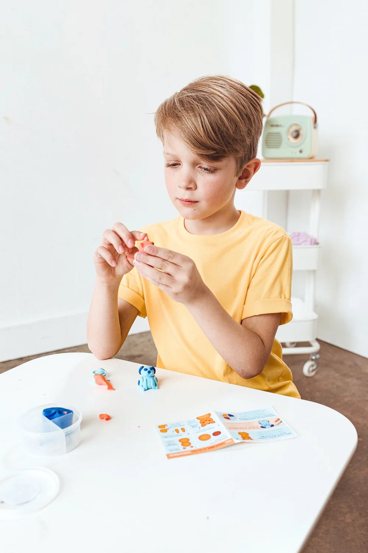 CREATIBLES DIY AIR DRY CLAY KIT 4 PIECE SET - PETS (6 YEARS+)