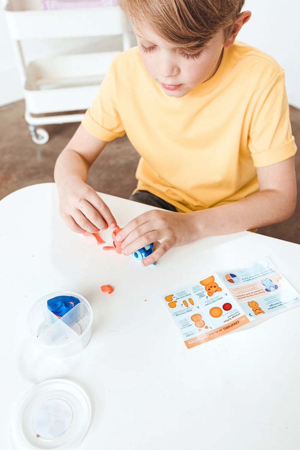 CREATIBLES DIY AIR DRY CLAY KIT 4 PIECE SET - PETS (6 YEARS+)