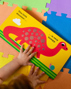 THIS LITTLE DINOSAUR BOARD BOOK (0-2 YEARS)