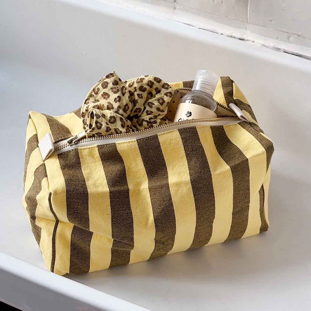VIC WASH BAG