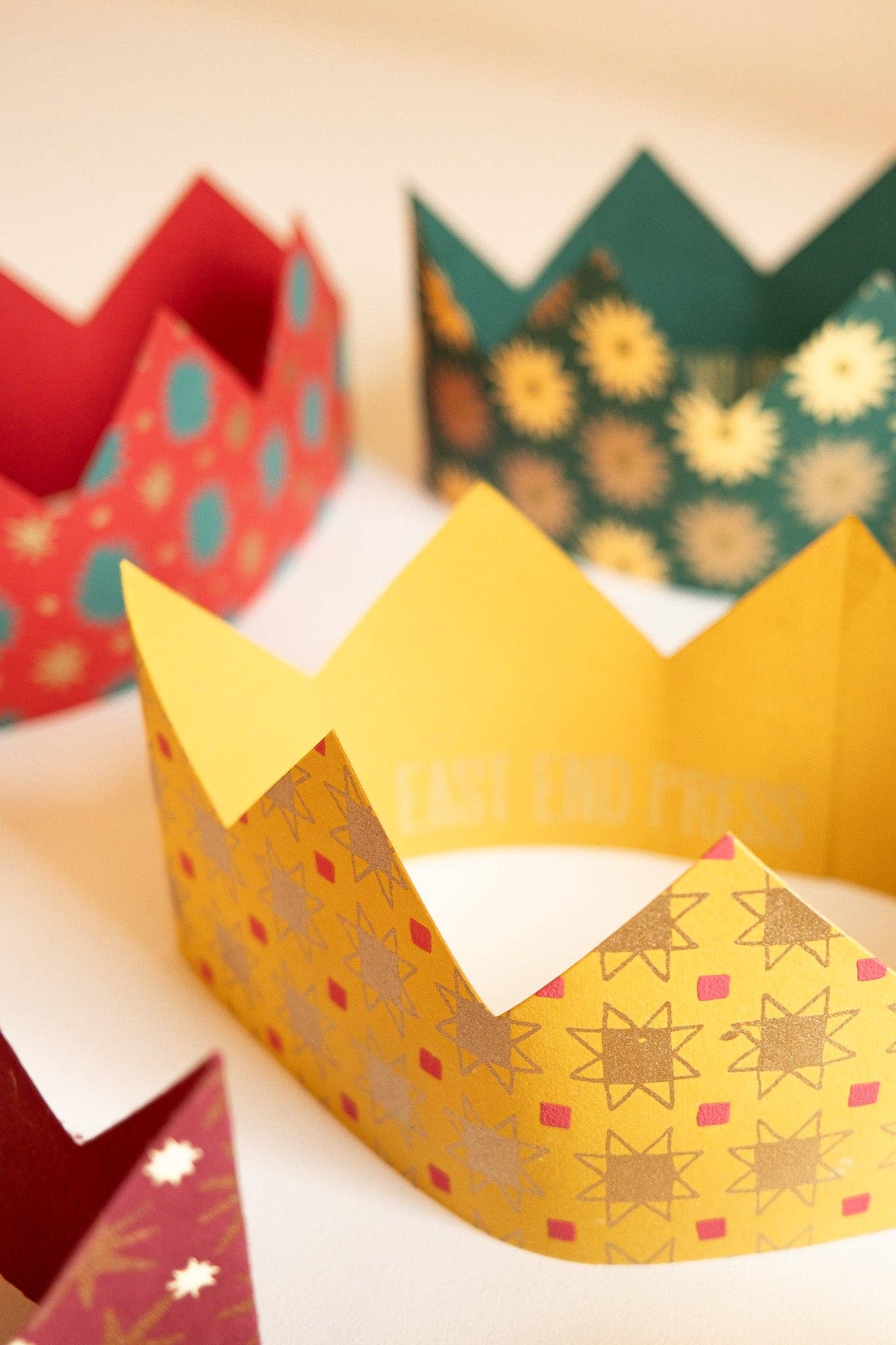 6 FESTIVE PARTY CROWNS