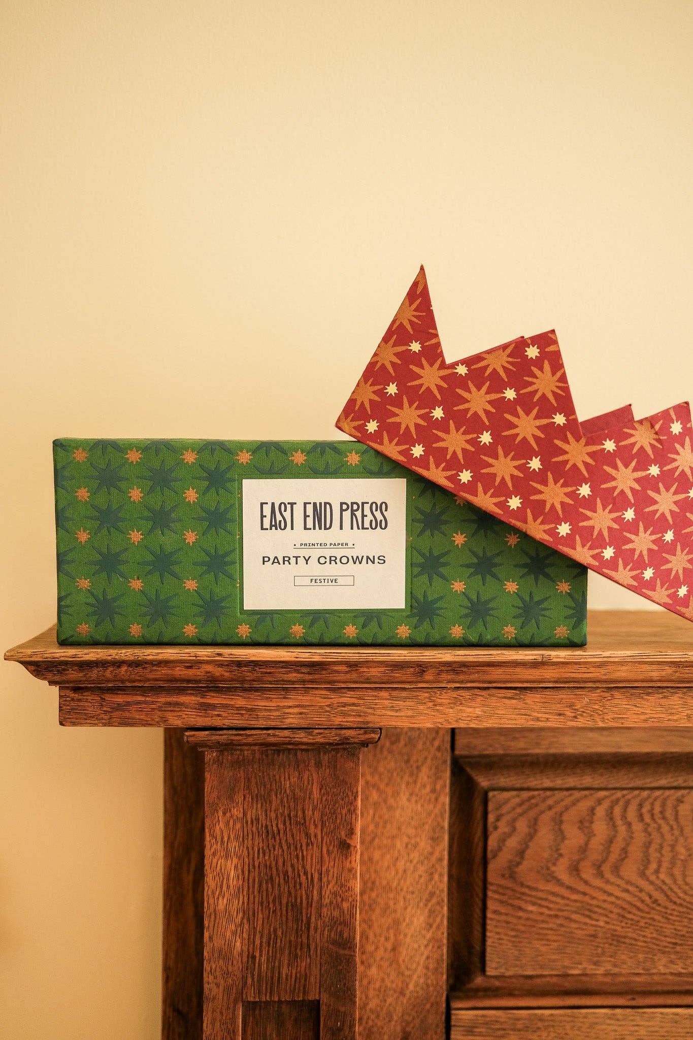 6 FESTIVE PARTY CROWNS