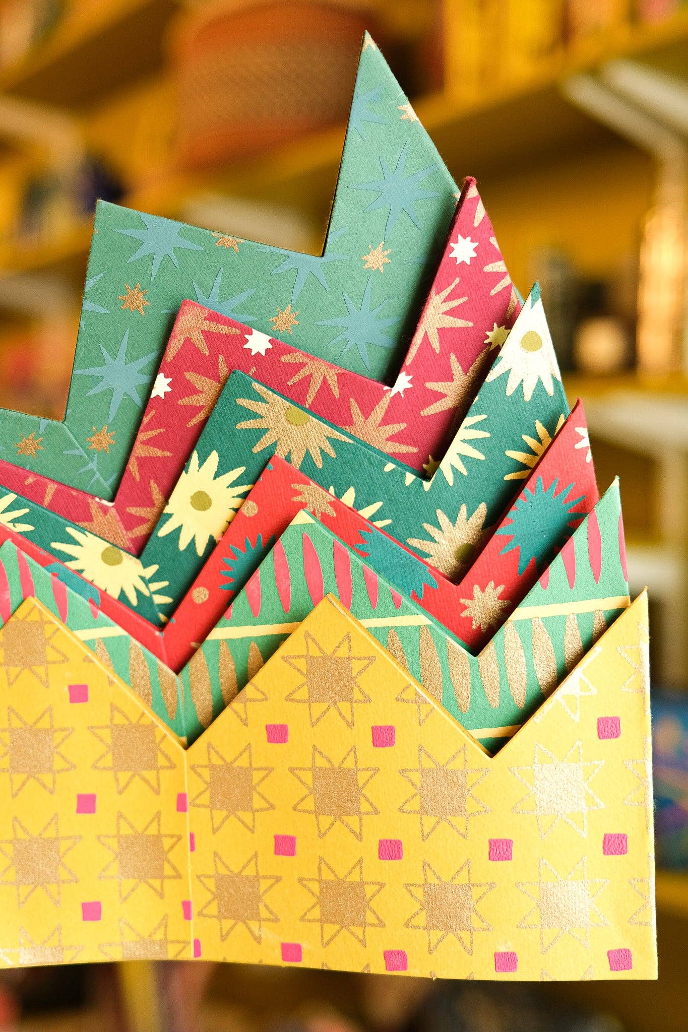 6 FESTIVE PARTY CROWNS