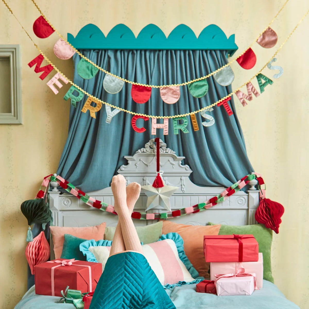 VELVET CHAIN LINK GARLAND