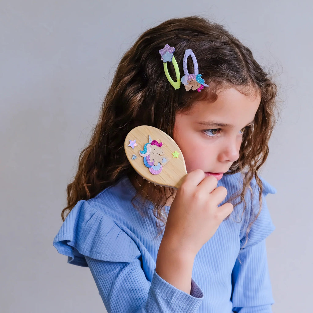 MAGICAL UNICORN HAIR BRUSH