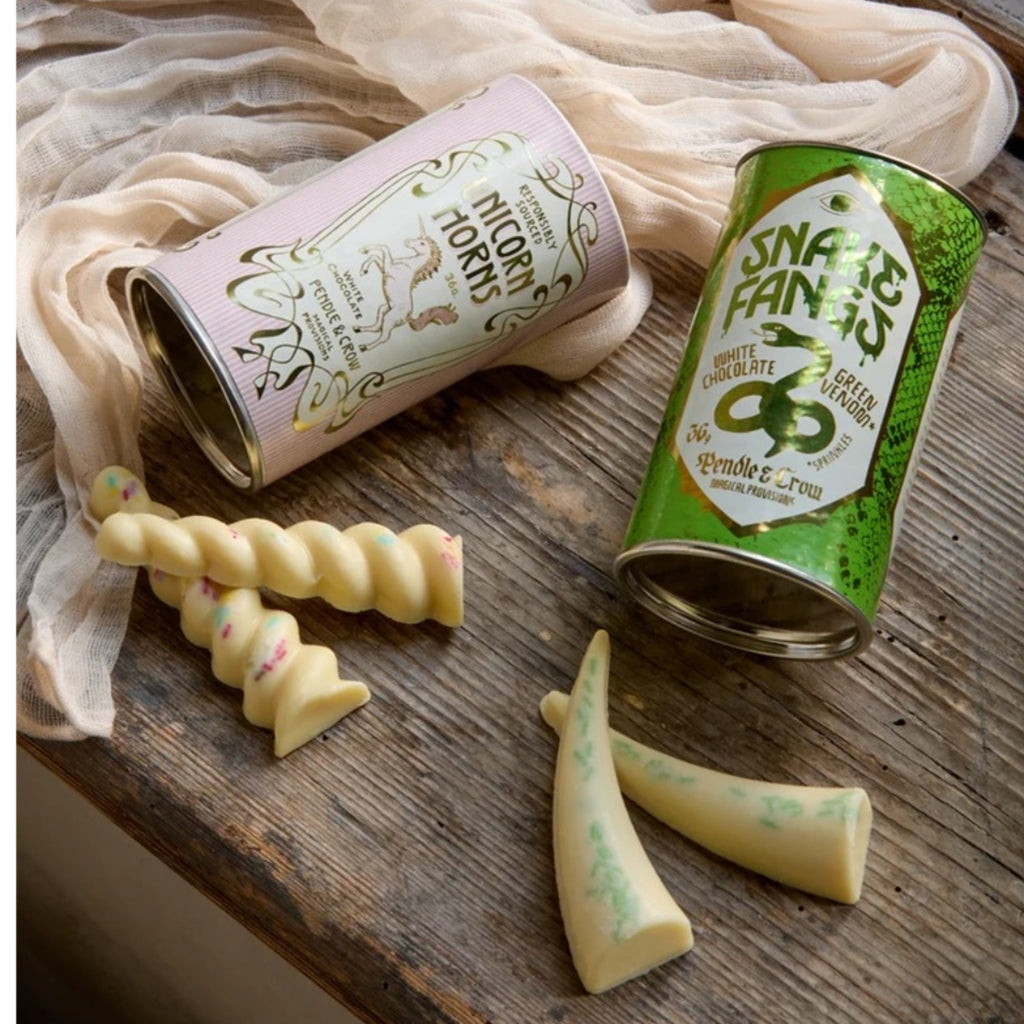 WHITE CHOCOLATE SNAKE FANGS